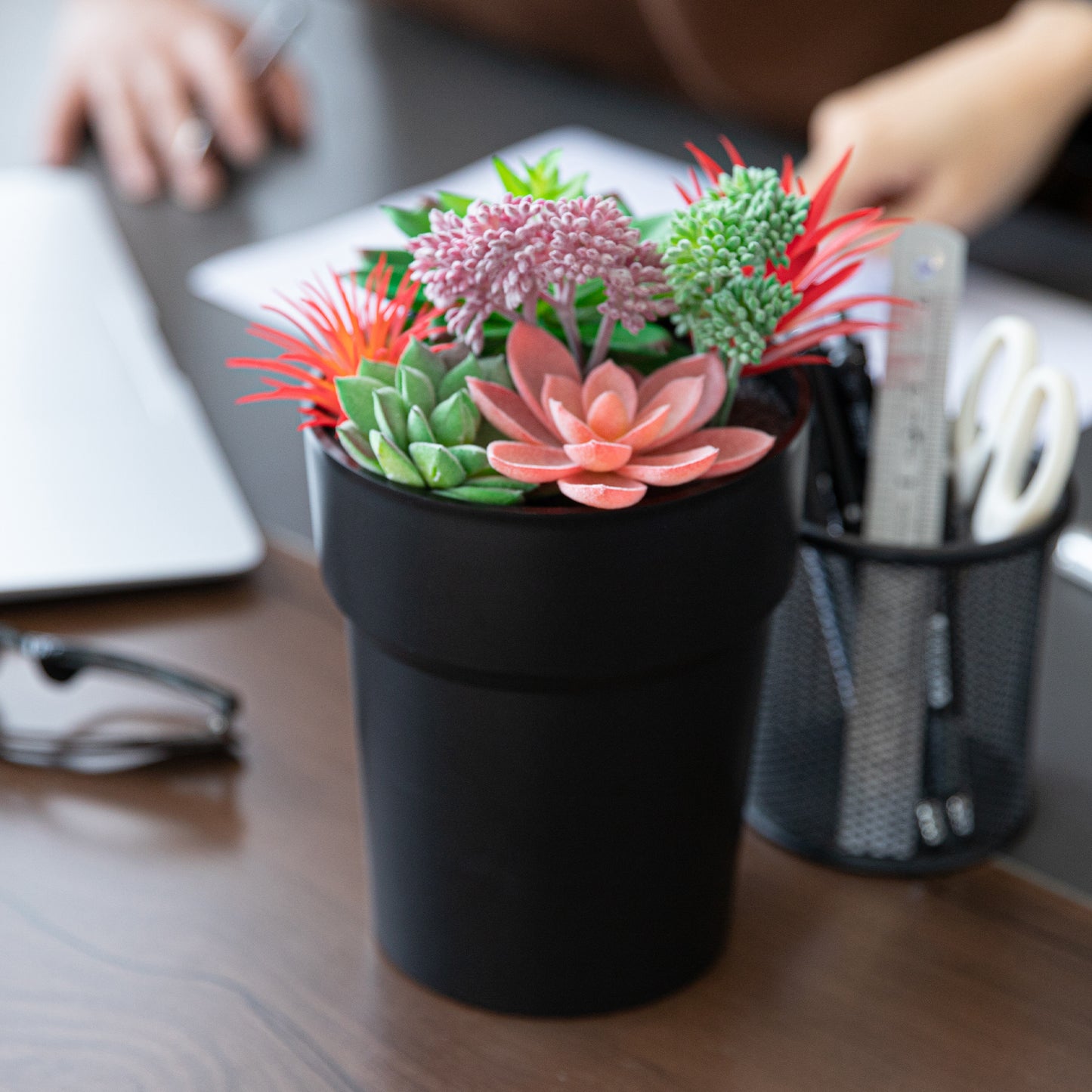 Flower Pot Diversion Safe, Secret Storage Hidden Safe Box Keep Your Valuables Safe Like Money, Keys, and Jewelry- Includes Plants