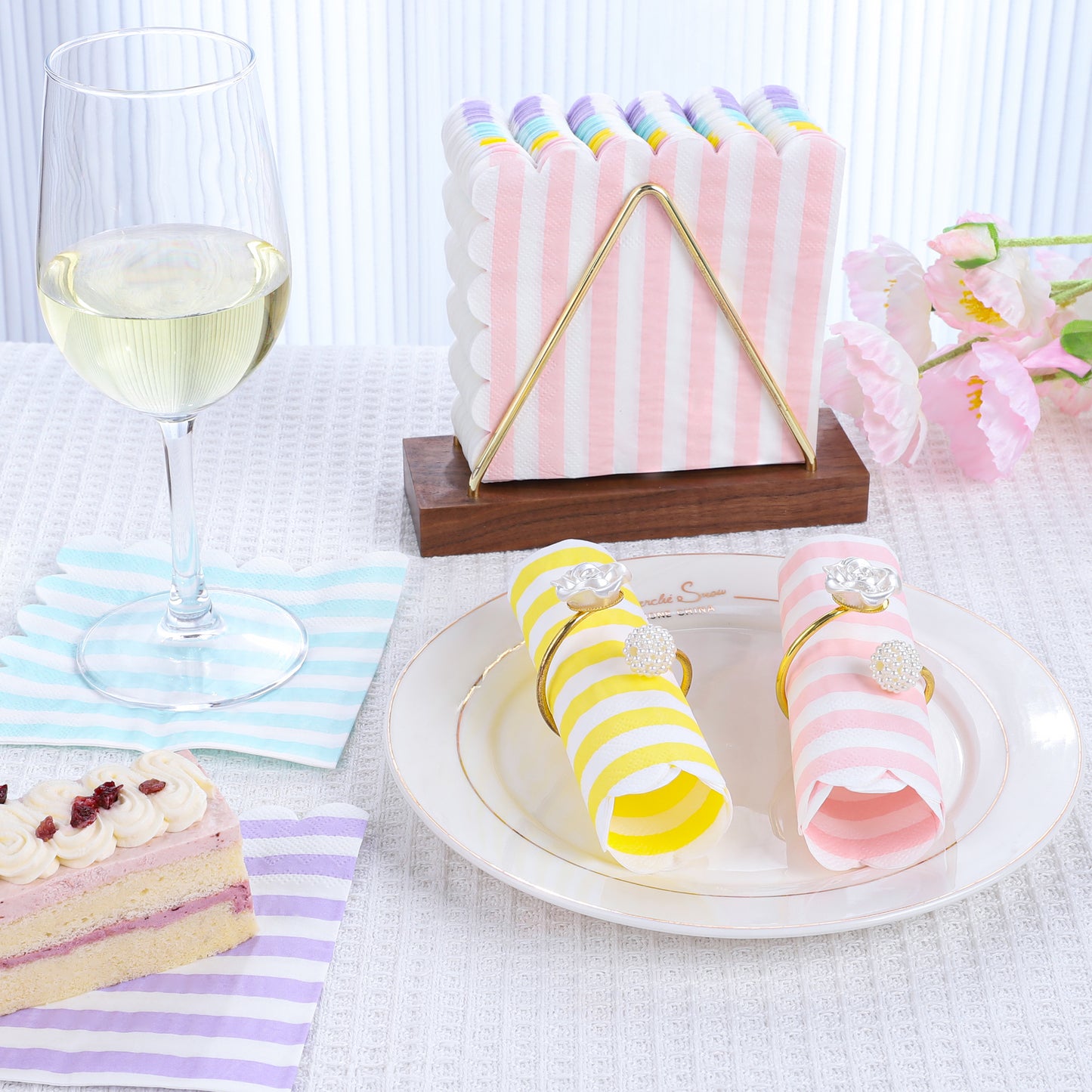 100 Pcs Cocktail Napkins Folded 5 x 5 Scalloped Napkin Gradient Color Beverage Napkins Disposable Dessert Napkins for Birthday Party Supplies Wedding