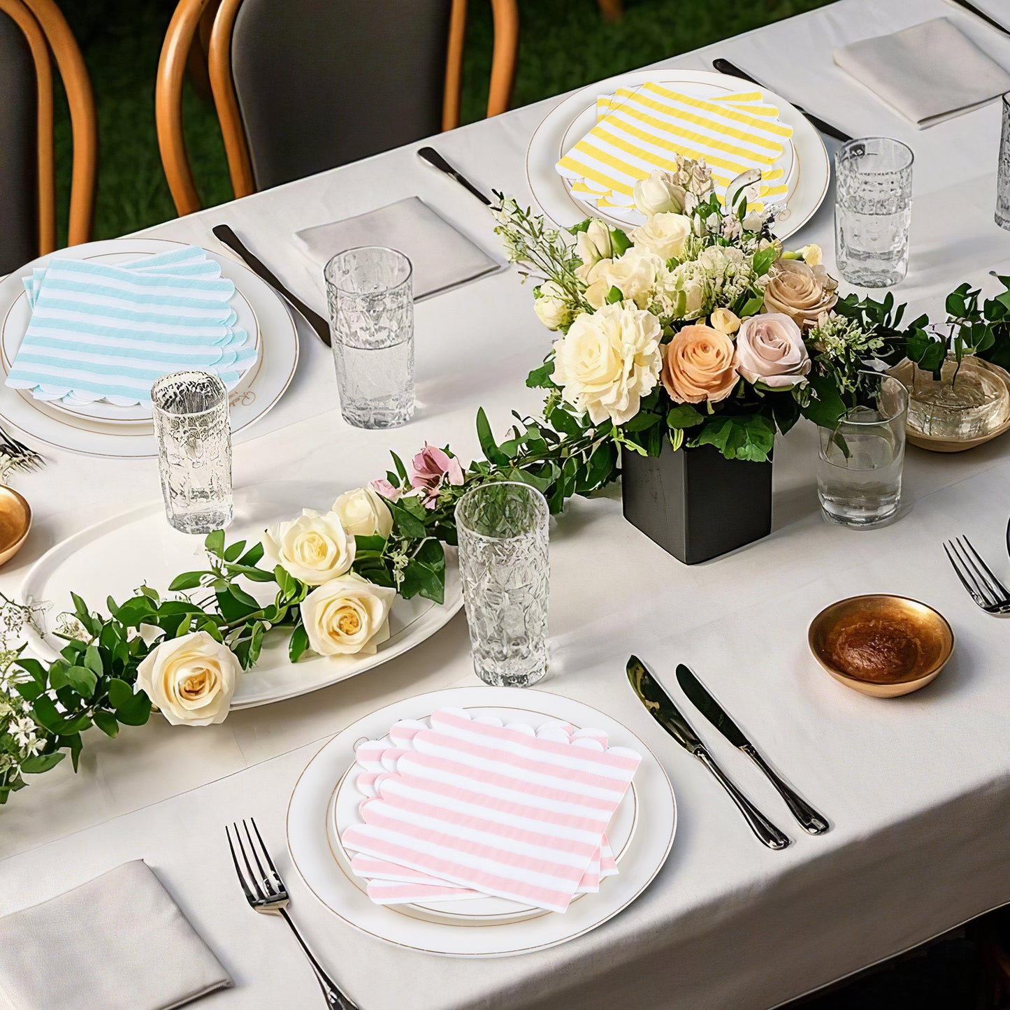 100 Pcs Cocktail Napkins Folded 5 x 5 Scalloped Napkin Gradient Color Beverage Napkins Disposable Dessert Napkins for Birthday Party Supplies Wedding